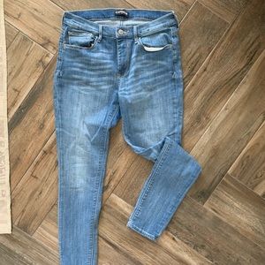 Light wash express skinny jeans